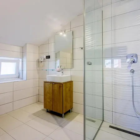 Dita A * Цриквеница